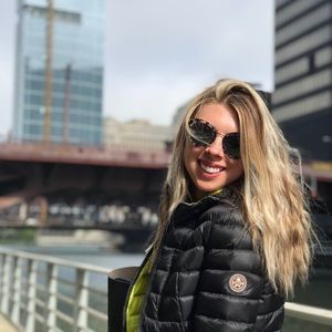 Meet your Posher, Caroline